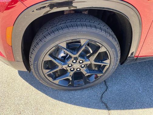 Radiant Red Tintcoat 2026 Chevrolet Traverse RS