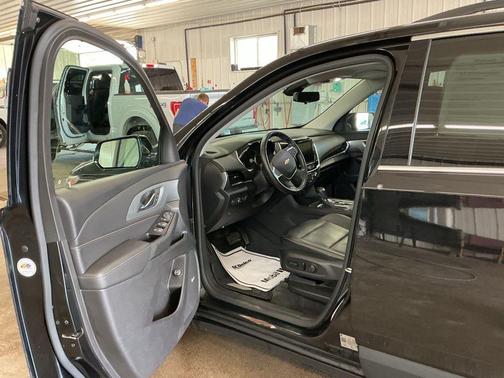 Mosaic Black Metallic 2019 Chevrolet Traverse LT Leather