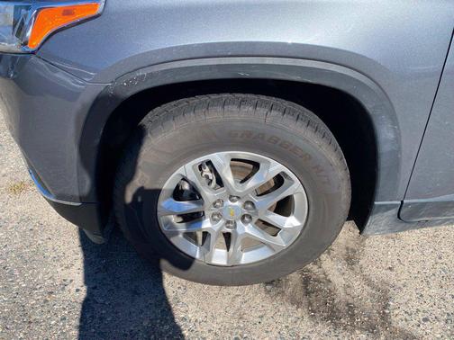 Satin Steel Metallic 2021 Chevrolet Traverse LT Cloth