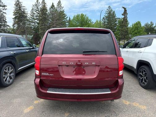 Octane Red Pearlcoat 2017 Dodge Grand Caravan SE