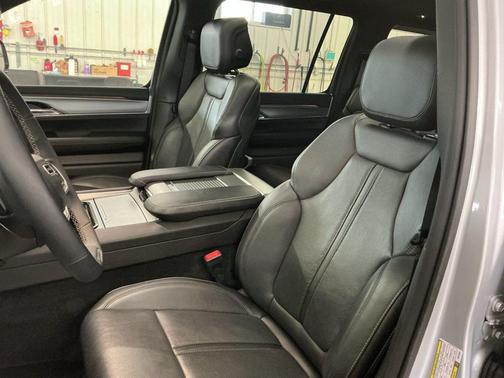 2023 Jeep Wagoneer Series II Carbide 4x4