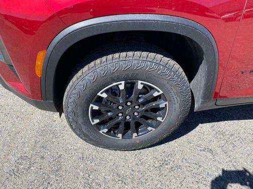 Radiant Red Tintcoat 2026 Chevrolet Traverse AWD Z71