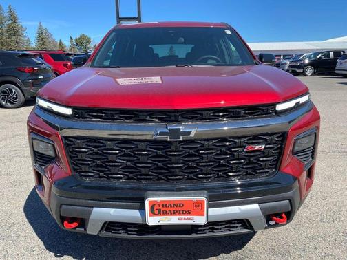 Radiant Red Tintcoat 2026 Chevrolet Traverse AWD Z71