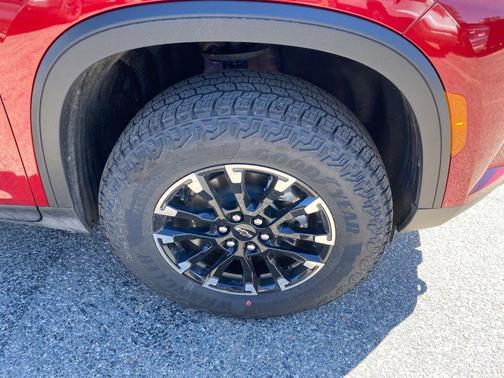 Radiant Red Tintcoat 2026 Chevrolet Traverse AWD Z71