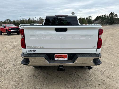 Summit White 2026 Chevrolet Silverado 3500 LT