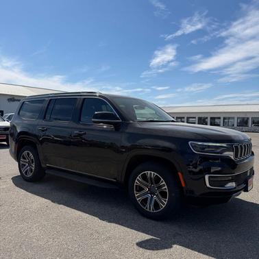 Diamond Black Crystal Pearl 2023 Jeep Wagoneer Series II