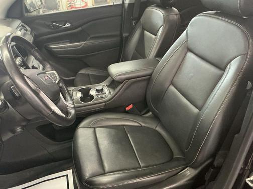 2022 GMC Acadia AWD SLT