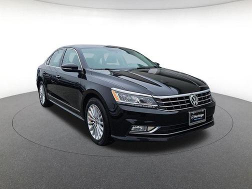 Black Uni 2016 Volkswagen Passat 1.8T SE