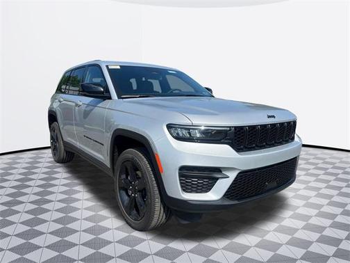 Silver Zynith 2025 Jeep Grand Cherokee Altitude