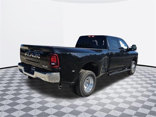 2025 RAM 3500 Tradesman Crew Cab 4x4 8' Box