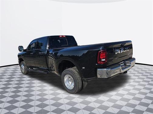 2025 RAM 3500 Tradesman Crew Cab 4x4 8' Box