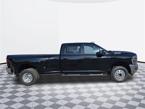 2025 RAM 3500 Tradesman Crew Cab 4x4 8' Box