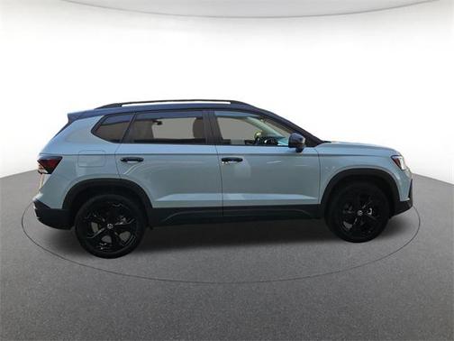 2025 Volkswagen Taos 1.5T SE Black