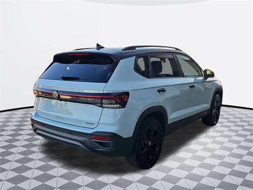 2025 Volkswagen Taos 1.5T SE Black