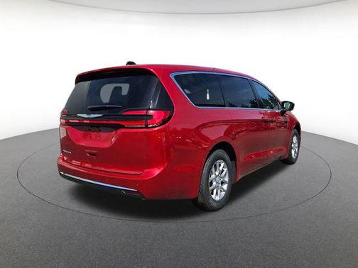 Red Hot Pearlcoat 2026 Chrysler Pacifica L