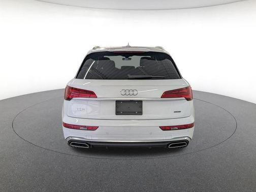 Glacier White Metallic 2025 Audi Q5 45 S line Premium Plus