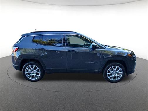 2024 Jeep Compass Latitude Lux