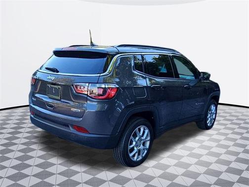 2024 Jeep Compass Latitude Lux