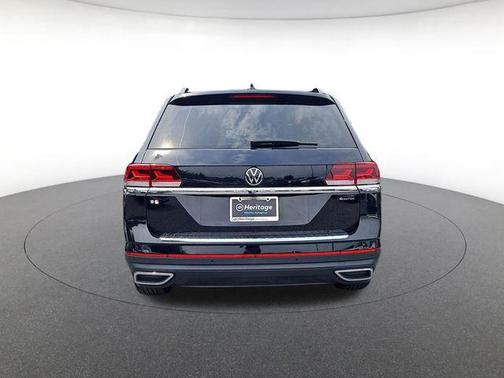 Deep Black 2023 Volkswagen Atlas 2.0T SE w/Technology 4MOTION