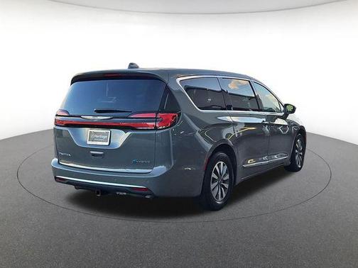 Ceramic Gray Clearcoat 2022 Chrysler Pacifica Hybrid Limited