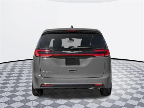 2025 Chrysler Pacifica L