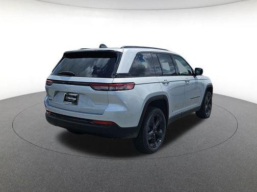 Silver Zynith 2025 Jeep Grand Cherokee Altitude