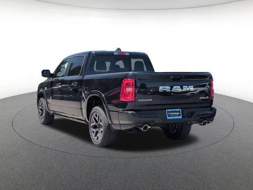 Diamond Black Crystal Pearlcoat 2026 RAM 1500 Laramie