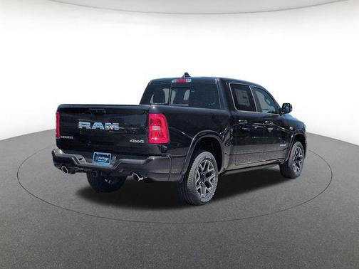 Diamond Black Crystal Pearlcoat 2026 RAM 1500 Laramie