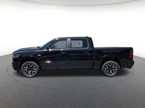 Diamond Black Crystal Pearlcoat 2026 RAM 1500 Laramie