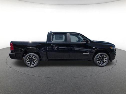 Diamond Black Crystal Pearlcoat 2026 RAM 1500 Laramie