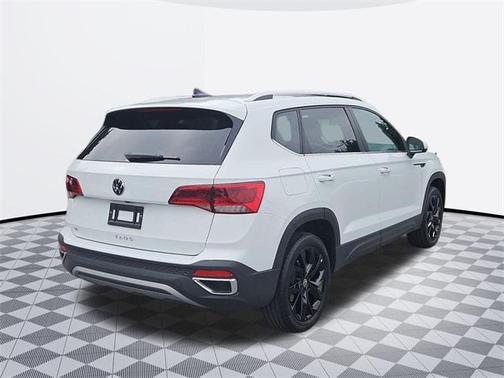 2024 Volkswagen Taos 1.5T SE