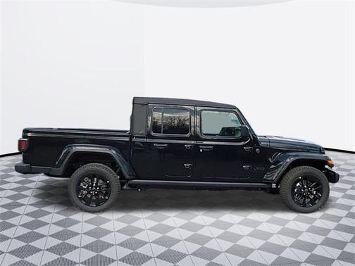 2025 Jeep Gladiator Nighthawk