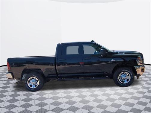 2025 RAM 2500 Tradesman Crew Cab 4x4 6'4' Box