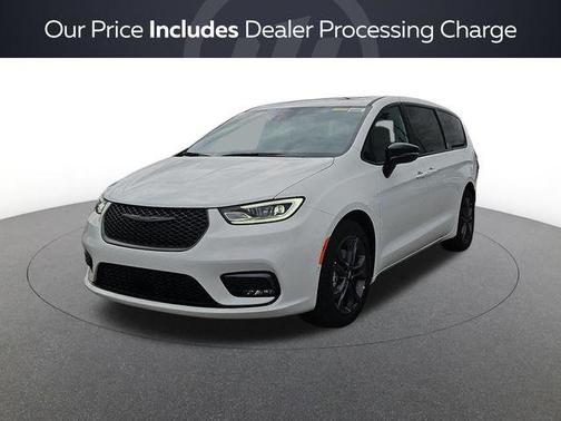 Bright White Clearcoat 2026 Chrysler Pacifica L