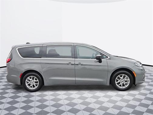 2025 Chrysler Pacifica L