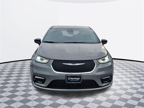 2025 Chrysler Pacifica L