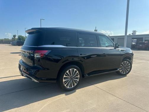 2025 INFINITI QX80 LUXE