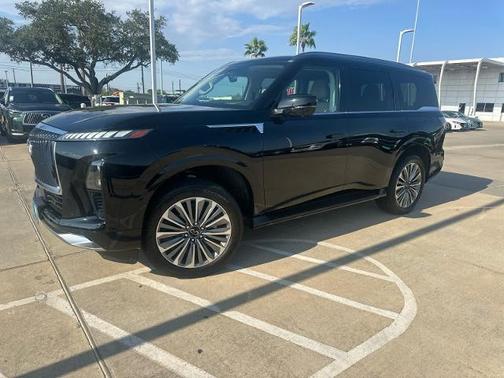2025 INFINITI QX80 LUXE