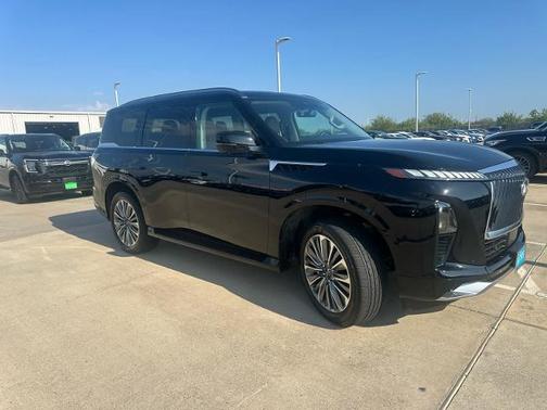 2025 INFINITI QX80 LUXE