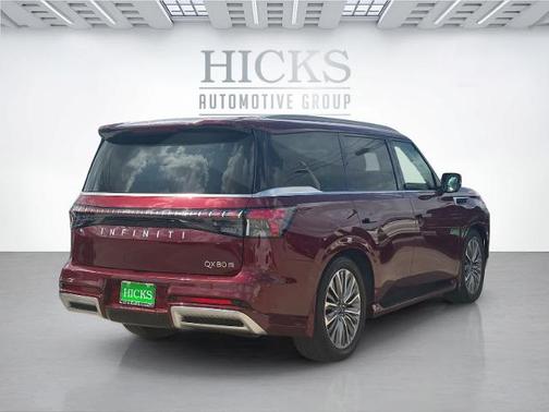2025 INFINITI QX80 LUXE