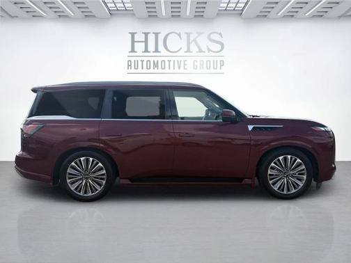2025 INFINITI QX80 LUXE