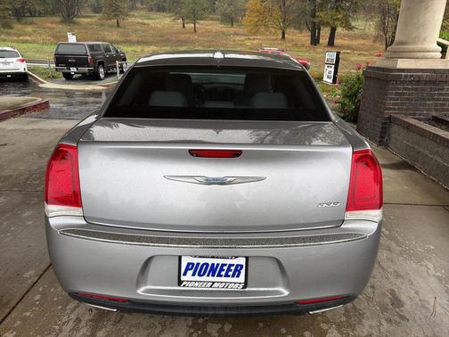 2017 Chrysler 300 Limited