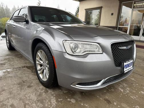 2017 Chrysler 300 Limited