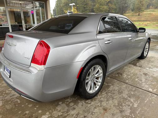 2017 Chrysler 300 Limited