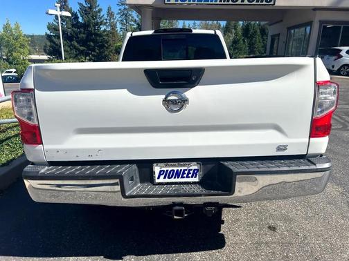 2017 Nissan Titan SV