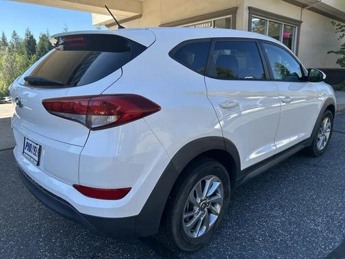 Dazzling White 2018 Hyundai TUCSON SE