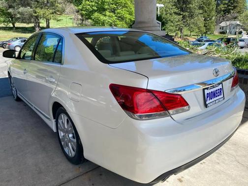 Blizzard Pearl 2011 Toyota Avalon Base
