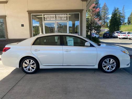 Blizzard Pearl 2011 Toyota Avalon Base