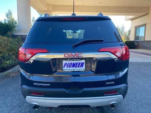 2017 GMC Acadia SLE-2