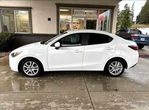 2017 Toyota Yaris iA Base